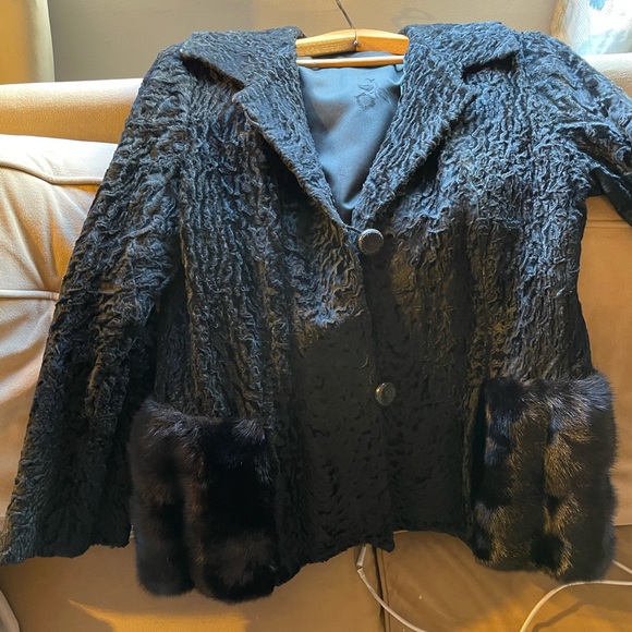 Vintage Black Brocade with Mink trim. Medium - Picture 4 of 8